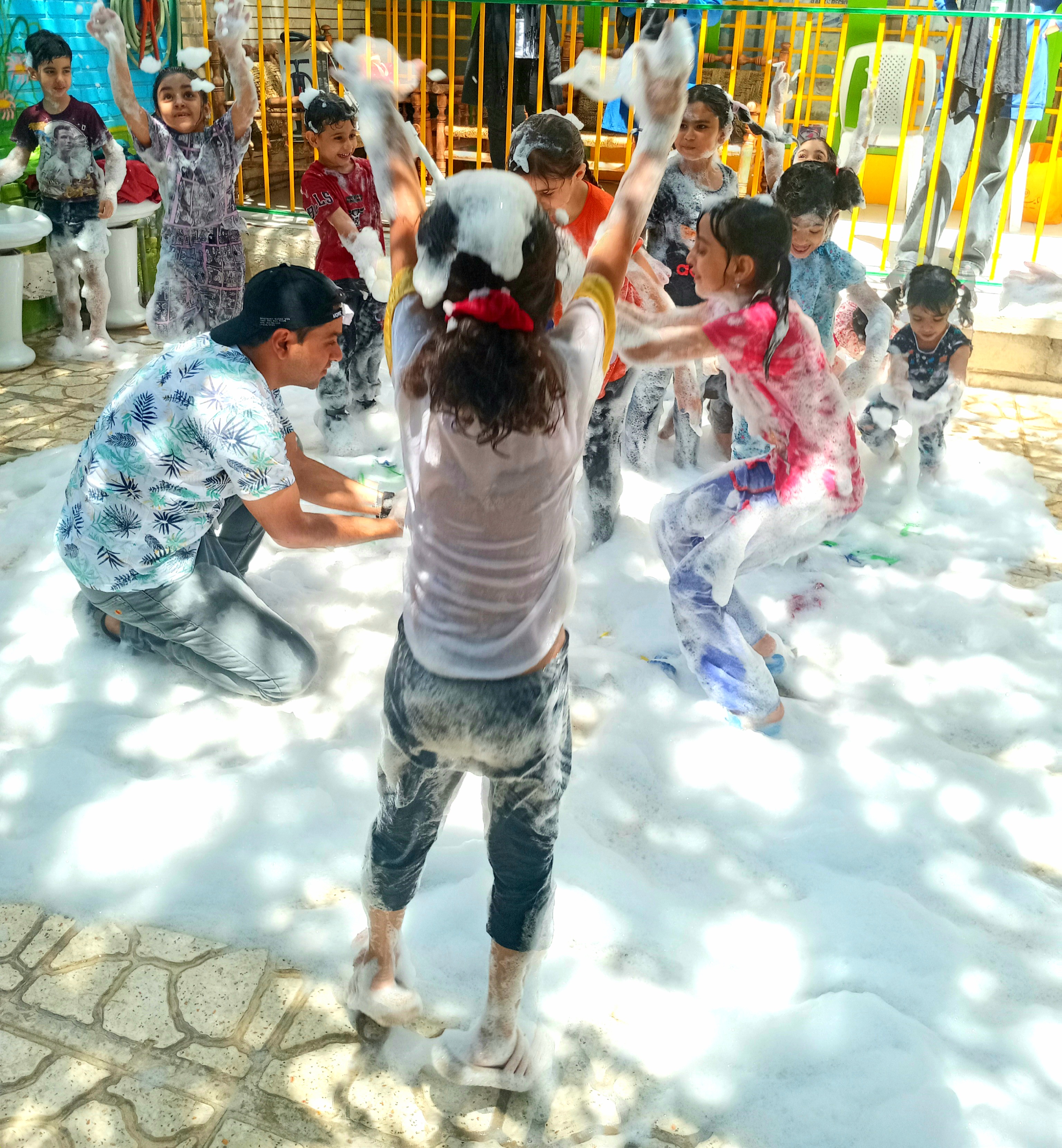 جشن  شاد آب و کف در پیش دبستان پریا